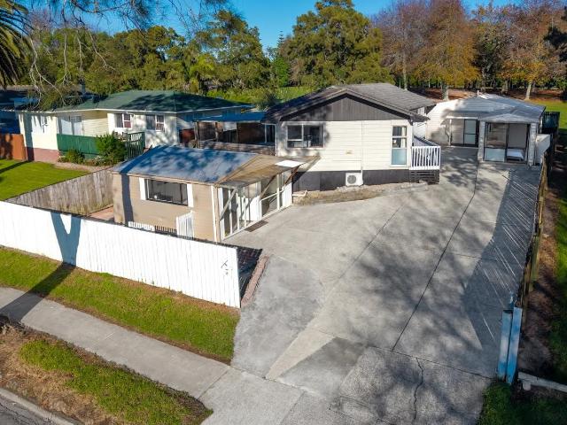 Two separate homes Ideal for large families or dual living!