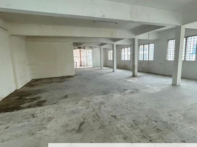 Two Storey Office Corner Shoplot Facing Main Road Jalan Yong Shook Lin 面向 Jalan Yong Shook Lin 大路的双层办公角头店铺