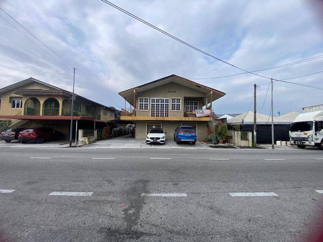 Two Storey House Facing Main Road at Kampung Baru Selayang