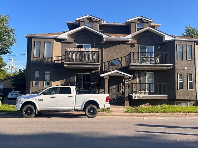 Two Story 3 Bedroom 2 Full Bath Apartment