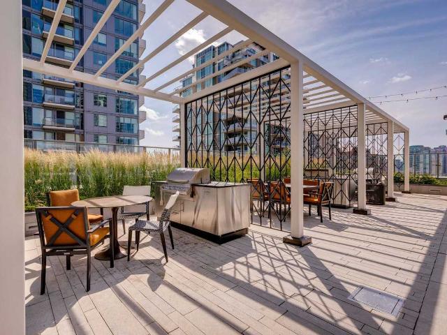 Two Park Central Studio Apartment for Rent at 1111 4 St Sw, Calgary, AB T2R 1N2 Beltline