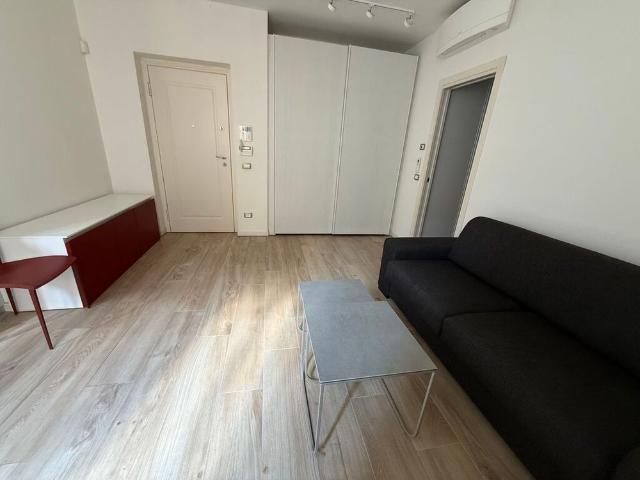 Two rooms Apartment FURNISHED APARTMENT FOR RENT VIA MAZZINI AREA Verona Centro Storico