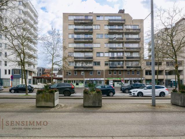 Twee eenheden bestaande uit appartement met duplex handelsp