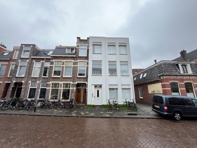 Twee kamers beschikbaar met eigen keukenblokje!