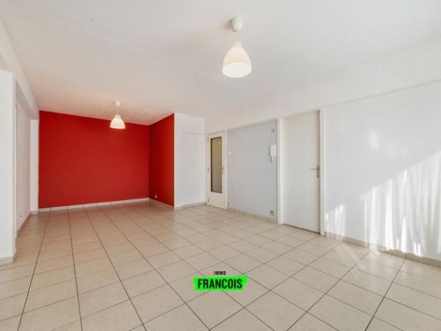 Tweeslaapkamer appartement op gunstige locatie in Oostende
