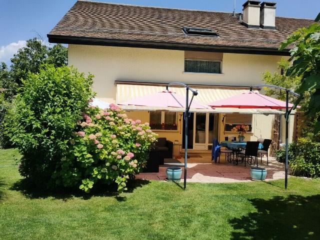 Twin house with 5.5 rooms on sale in Crans près Céligny 238 m² | dreamo. Ch