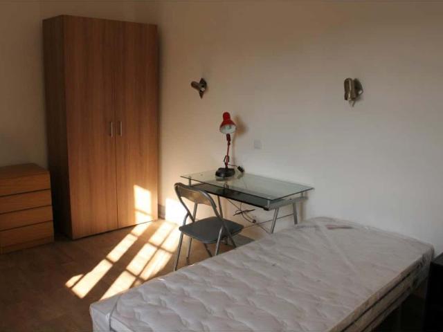 Twin Room with private bathroom in Coimbra