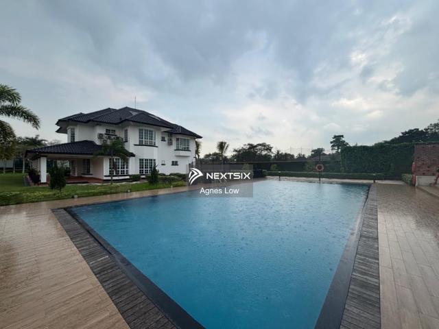 Twin Tower Residence 2 bedroom apartment. Walking distance to CIQ and future RTS. Fully Furnished
