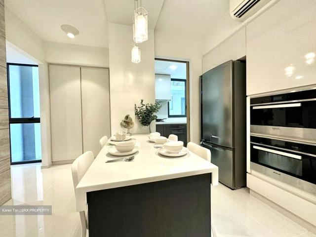 Twin Waterfalls D19, Condominium