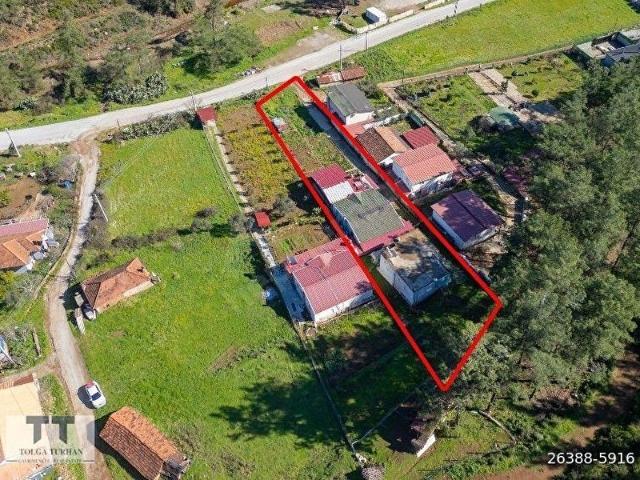 TT Gayrimenkulden satılık 1465 m2 arazi içinde 3 adet ev