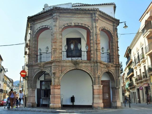 Tu tranquilidad empieza aquí: dos plazas de garaje en Calle San Pedro