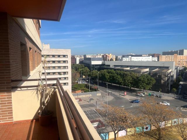 ¿Tu vida en Huerta de la Salud? Vistas, Garaje y 4 Habitaciones en la zona más deseada de Sevilla