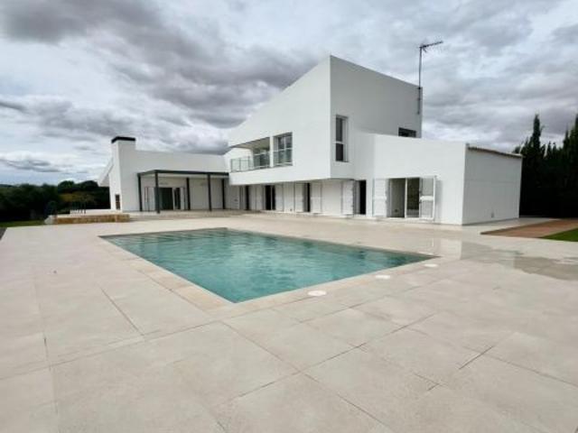 TU VILLA EN ALENDA GOLF