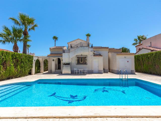 Tu villa soñada con piscina en Los Narejos