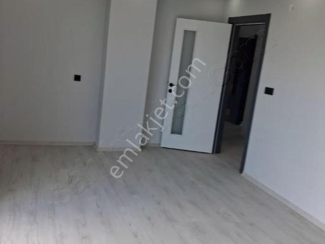 Tuşba Emlaktan Satılık İskanlı Ara Kat Sıfır 2+1 Daire