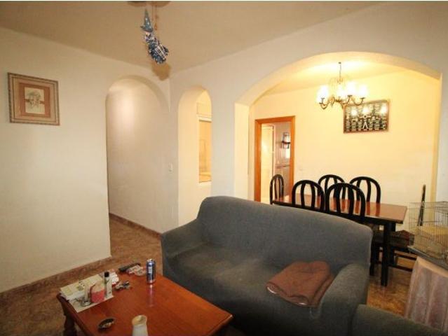 Tu casa ideal en San Antón: espacio y comodidad