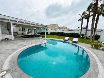 TU CASA SOÑADA FRENTE AL MAR EN LA ENCANTADA DE VILLA CHORRILLOS