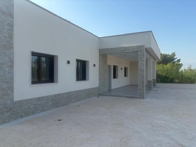 ¡Tu hogar ideal a un paso de la ciudad! Espectacular chalet pareado totalmente a estrenar¿Buscas la tranquilidad de un chalet sin renunciar a la comodidad de la ciudad?