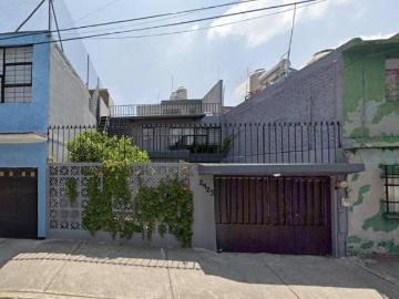Tu Hogar Ideal en Iztacalco: Espaciosa Casa con Excelente conectividad