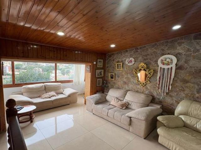 ¡Tu hogar ideal en Lloret de Mar: Casa con piscina y vistas espectaculares! ?