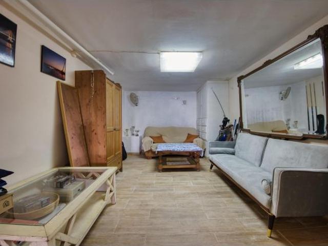 Tu hogar ideal en Mairena del Aljarafe: 5 dormitorios, piscina y ubicación inmejorable