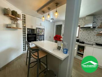 Tu Hogar Ideal en Peñalolén: Venta de Casa estilo mediterránea | 4 Dormitorios por 10400.00 en Santiago