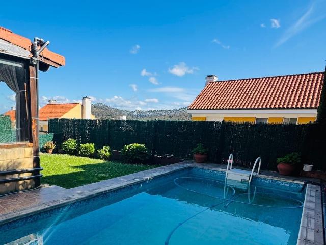 Tu hogar soñado: casa con piscina y jardín en Mortera