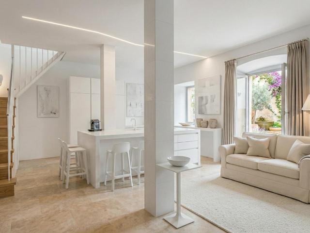 Tu lienzo en blanco en el corazón de Mieres! Casa con jardín junto al Ayuntamiento