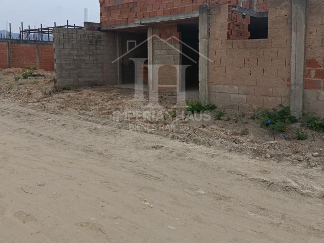 Tu Lienzo en Blanco en San Diego! Townhouse en Obra Gris se respeta fachada – C.R. Pueblo Viejo* ¿Buscas un espacio que puedas diseñar exactamente a tu gusto? Ubicado en plena vía principal del Pueblo de San Diego, este Townhouse combina la seguridad de un conjunto privado con la libertad de construir tus sueños desde cero