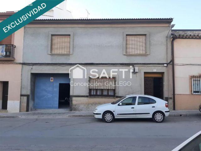 Tu nueva vida en una casa con historia y una ubicación inmejorable.”