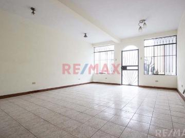 ¡Tu Nuevo Hogar Te Espera! Amplio Departamento En Excelente Ubicación