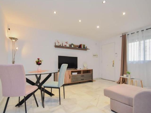 ? ¡Tu nuevo hogar te espera en Cúllar Vega! Espacioso dúplex con garaje, trastero y terraza