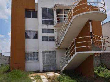 Tu Nuevo Hogar con Vistas Hermosas. Departamento en 2do Nivel