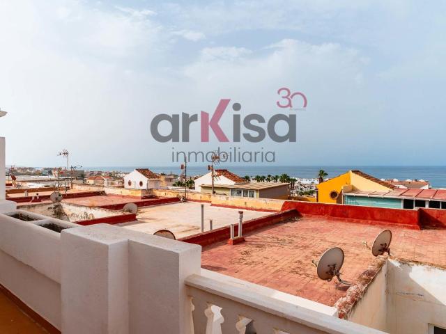 ✨ Tu nuevo hogar en Balanegra: 4 dormitorios, patio, garaje y terraza con vistas al mar