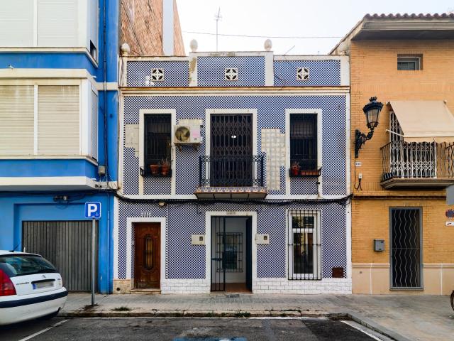 Tu nuevo hogar en El Cabanyal: reforma integral, patio y ubicación privilegiada
