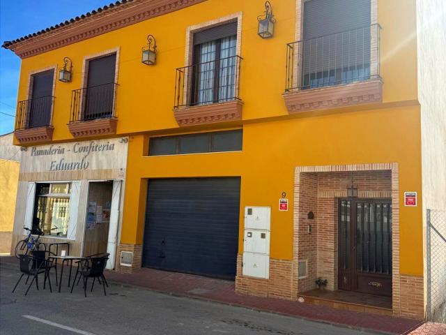 Tu nuevo hogar en Murcia Bonita casa de pueblo con terraza y garaje