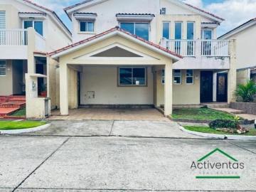 ¡Tu Nuevo Hogar en PH Brisas Heights, Brisas del Golf!