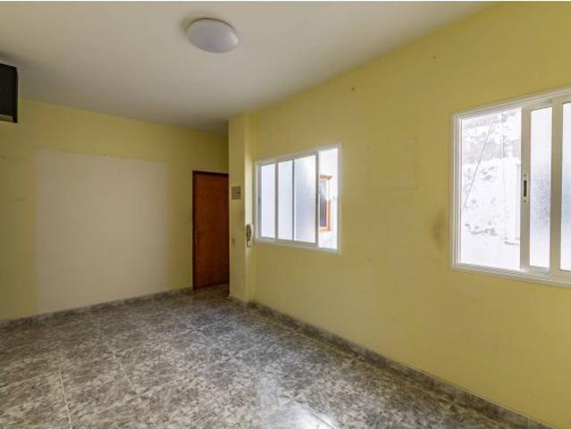 Tu nuevo hogar luminoso en Calle Serventía, 24
