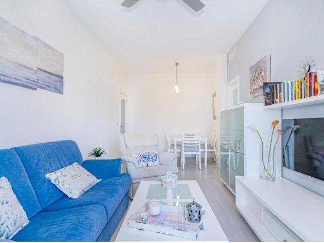 ¡Tu oasis junto a mar! Precioso piso de 2 dormitorios con terraza, piscina y garaje en Playa Ponient