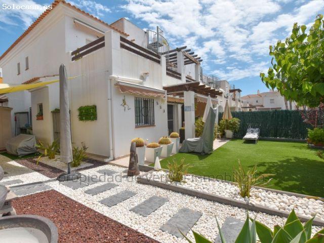 Tu Oasis Privado en Vera Playa: 124 m² de Jardín y Sol Todo el Año
