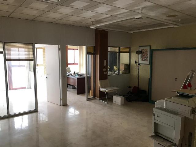 ¡TU OFICINA LISTA PARA EMPEZAR A TRABAJAR ! EN PLENO CENTRO+CON MOBILIARIO+ LUZ NATURAL