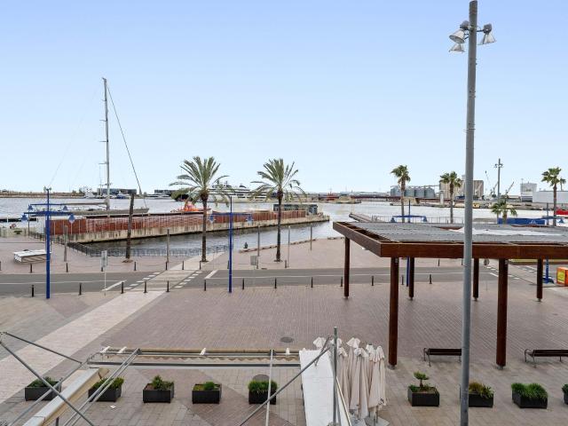 Tu oportunidad de vivir en un piso reformado con vistas al mar!