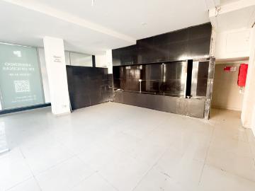 ¡Tu próximo éxito gastronómico en Providencia! Local de 67 m² con cocina y extractor, a pasos del Metro