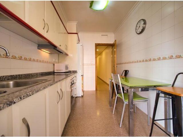 ? ¡TU PRIMER HOGAR O INVERSIÓN PERFECTA! PISO DE 3 DORMITORIO MUY LUMINOSO EN REYES CATÓLICOS