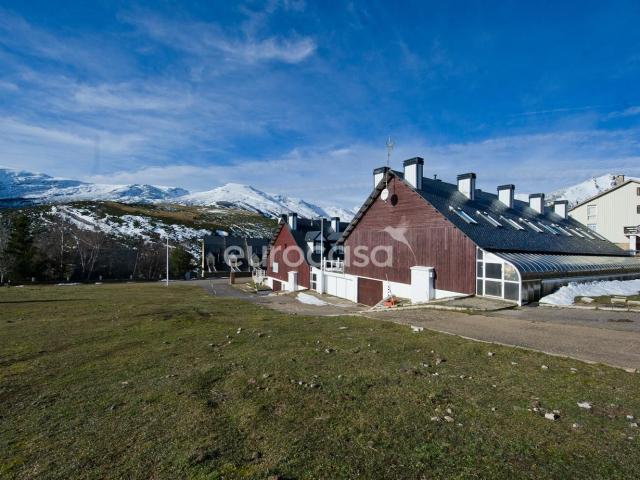 TU REFUGIO DONDE LA MONTAÑA SE CONVIERTE EN HOGAR