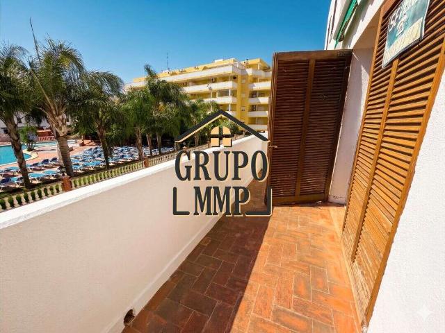 Tu Refugio Familiar en Peñíscola: Luminoso, con Terraza y Piscina
