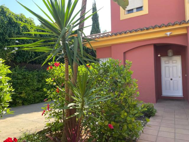 ¡Tu refugio perfecto! Precioso Adosado en Alquiler Verano En el Soto de Vistahermosa