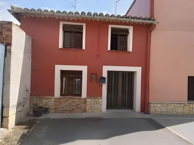 ¡Tu refugio rural a un paso de Burgos! Casa de pueblo con gran finca!