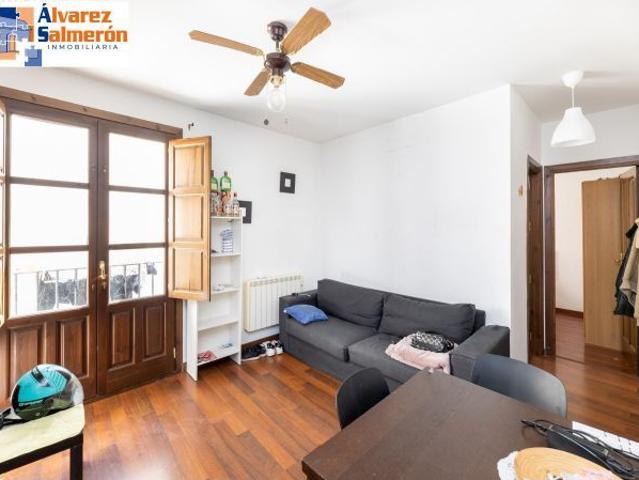¡Tu rincón perfecto en Granada! Luminoso piso de 1 dormitorio