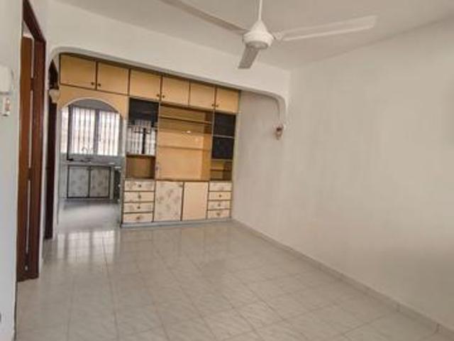 Tun Aminah Flat Full Loan Unit Walking Distance to Bus Stop